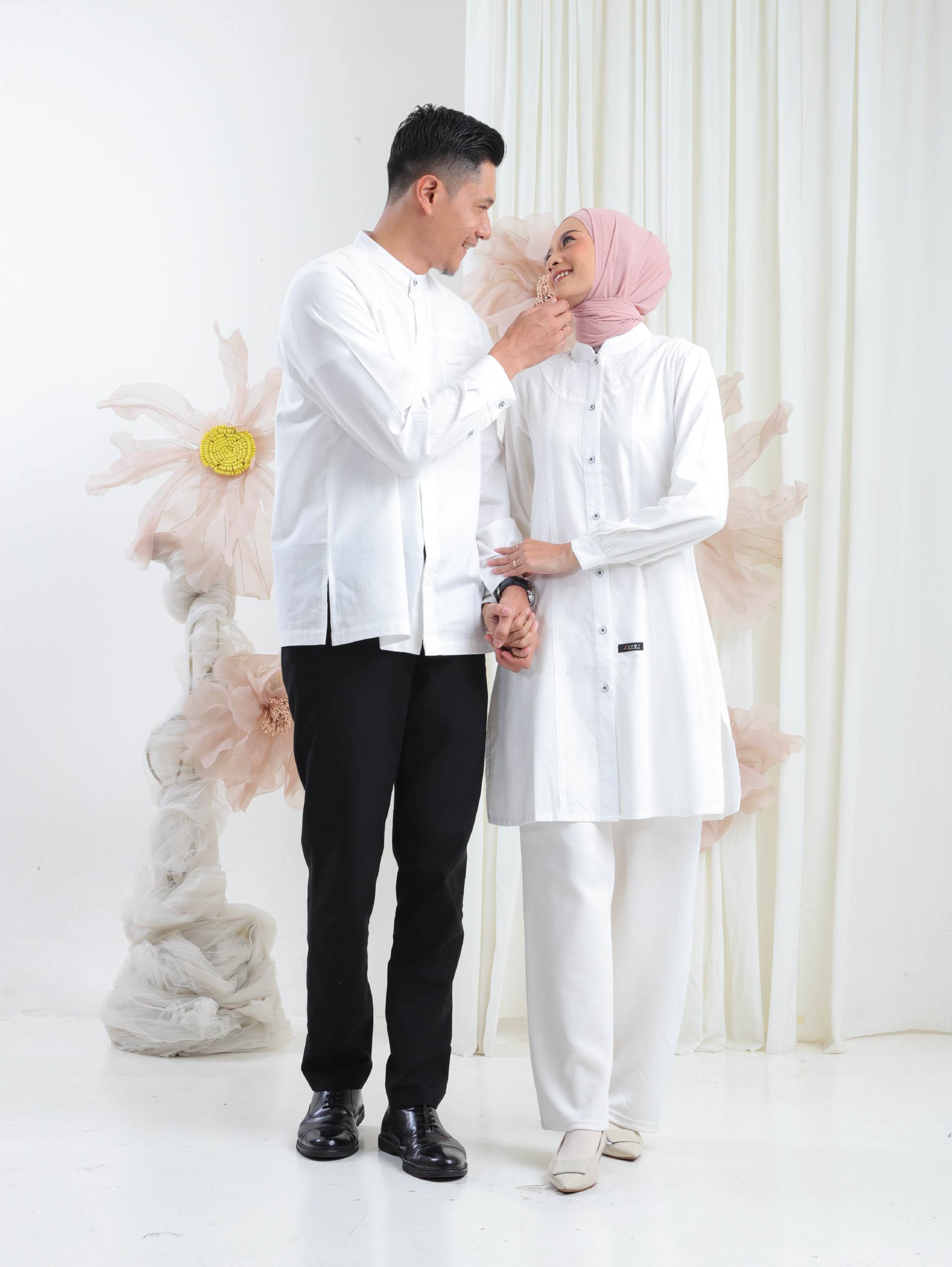 Spring Couple Broken White-01